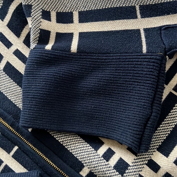 Short sleeve zip up sweater - Picture 6 of 6